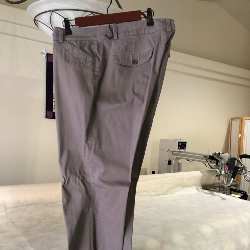 Women’s casual pants
